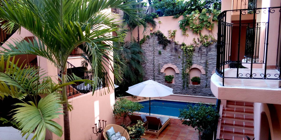 exterior courtyard at Acanto