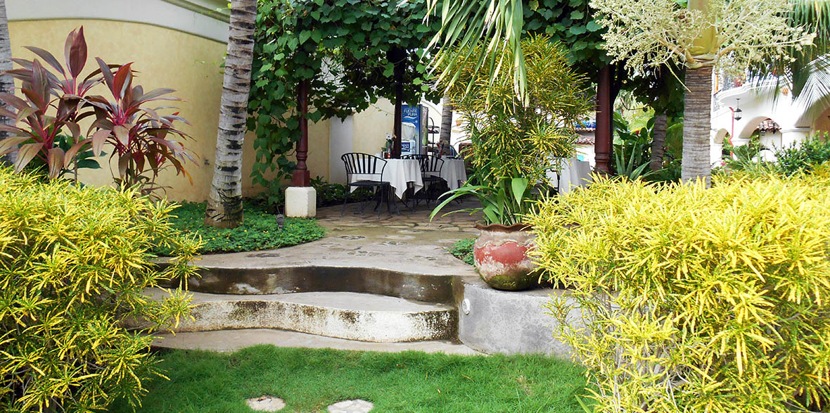 Dining area at Condo Hotel Xalteva in Granada Nicaragua