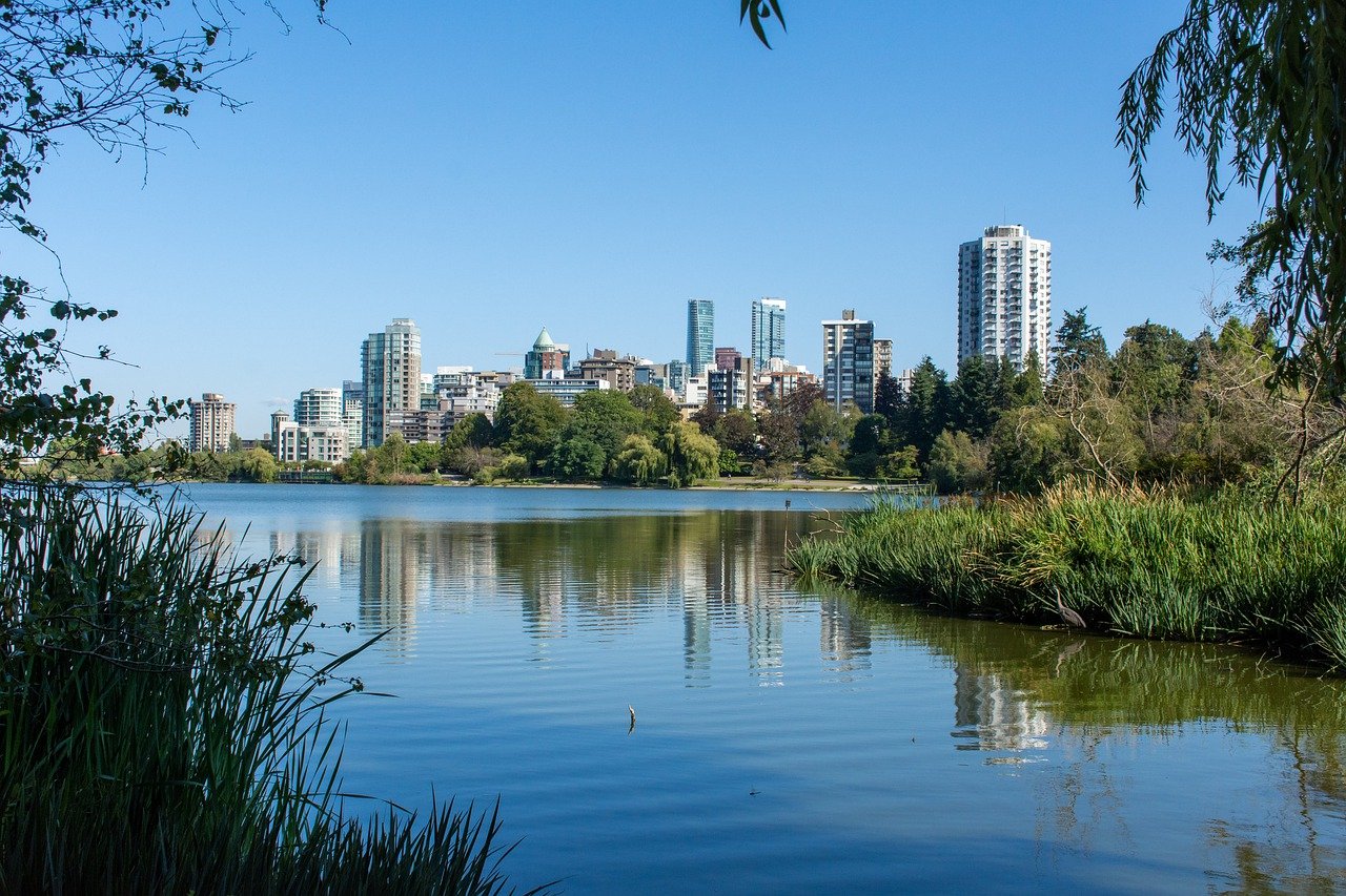 vancouver skyline and park