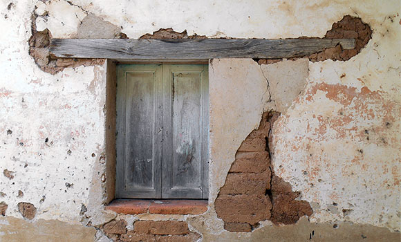 old window in Suchitoto, El Salvador